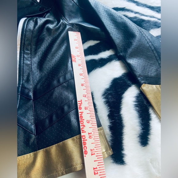 Her Universe Marvel Avengers Moto Black Widow Faux Leather Women’s Sz M Jacket - Picture 7 of 10